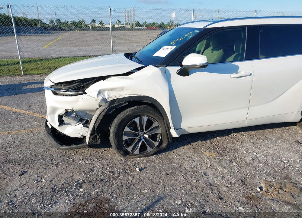 2021 TOYOTA HIGHLANDER XLE VIN: 5TDGZRBH7MS124281