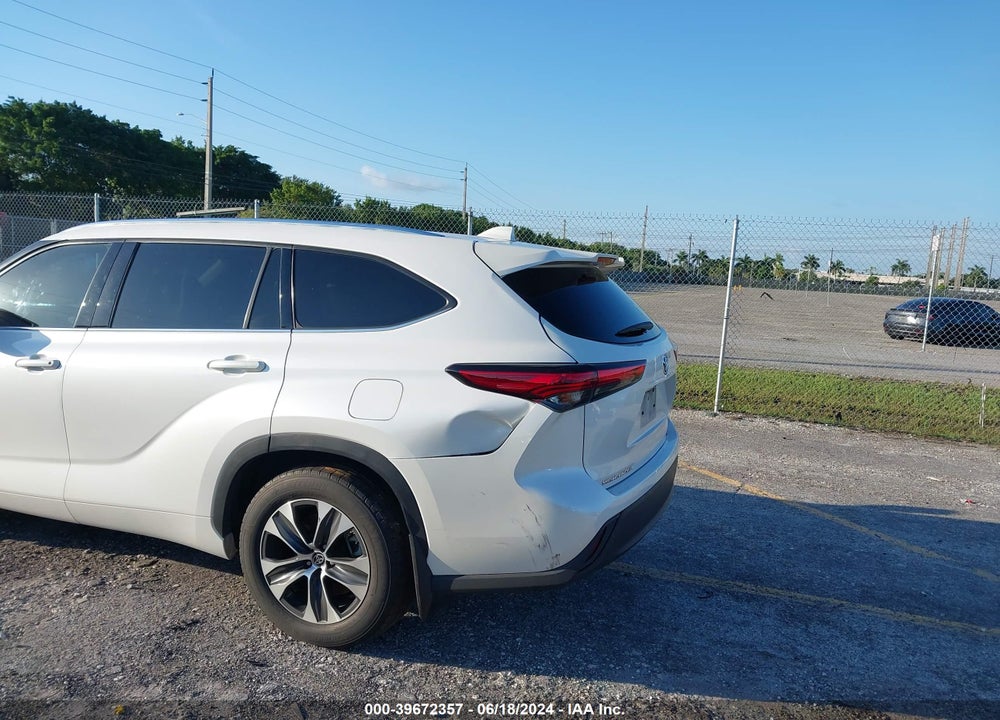 2021 TOYOTA HIGHLANDER XLE VIN: 5TDGZRBH7MS124281