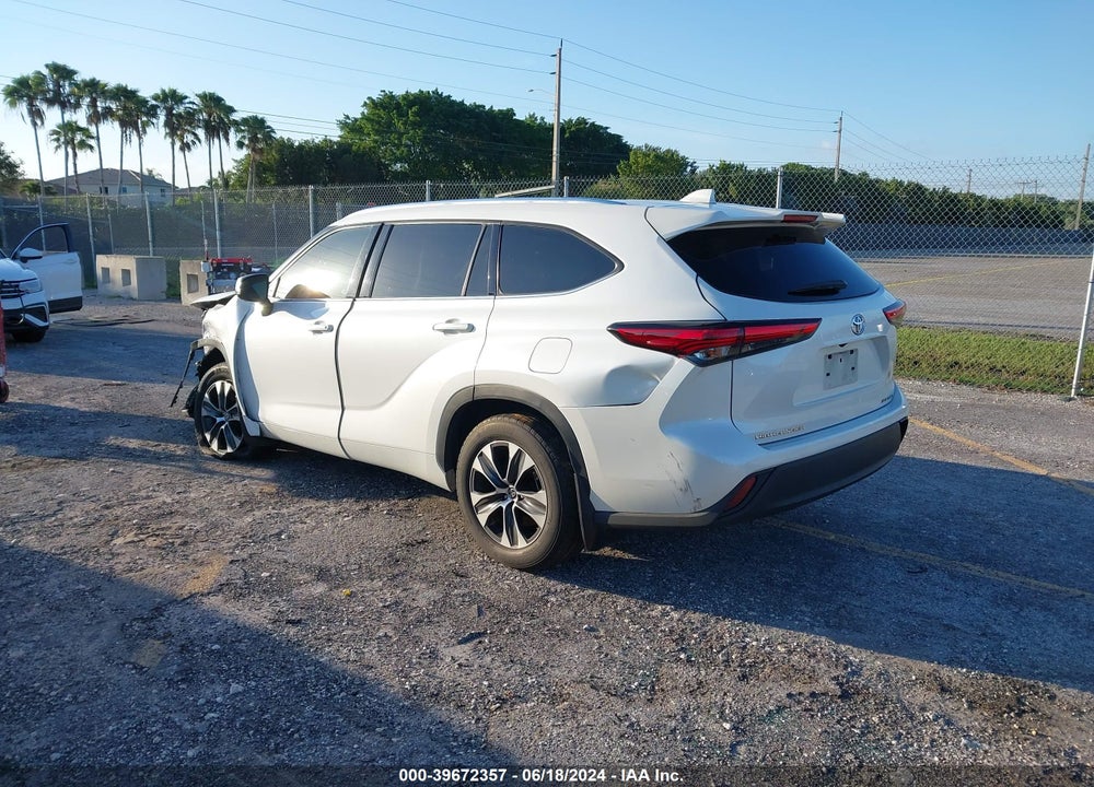 2021 TOYOTA HIGHLANDER XLE VIN: 5TDGZRBH7MS124281