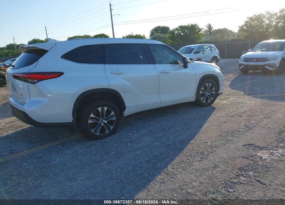 2021 TOYOTA HIGHLANDER XLE VIN: 5TDGZRBH7MS124281
