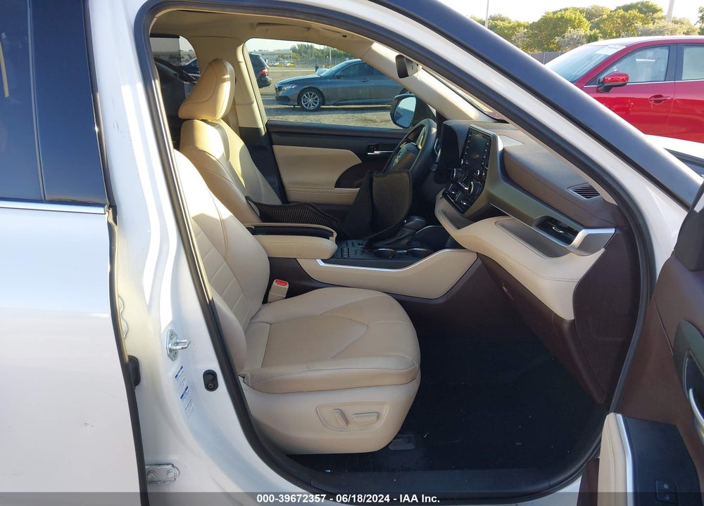 2021 TOYOTA HIGHLANDER XLE VIN: 5TDGZRBH7MS124281