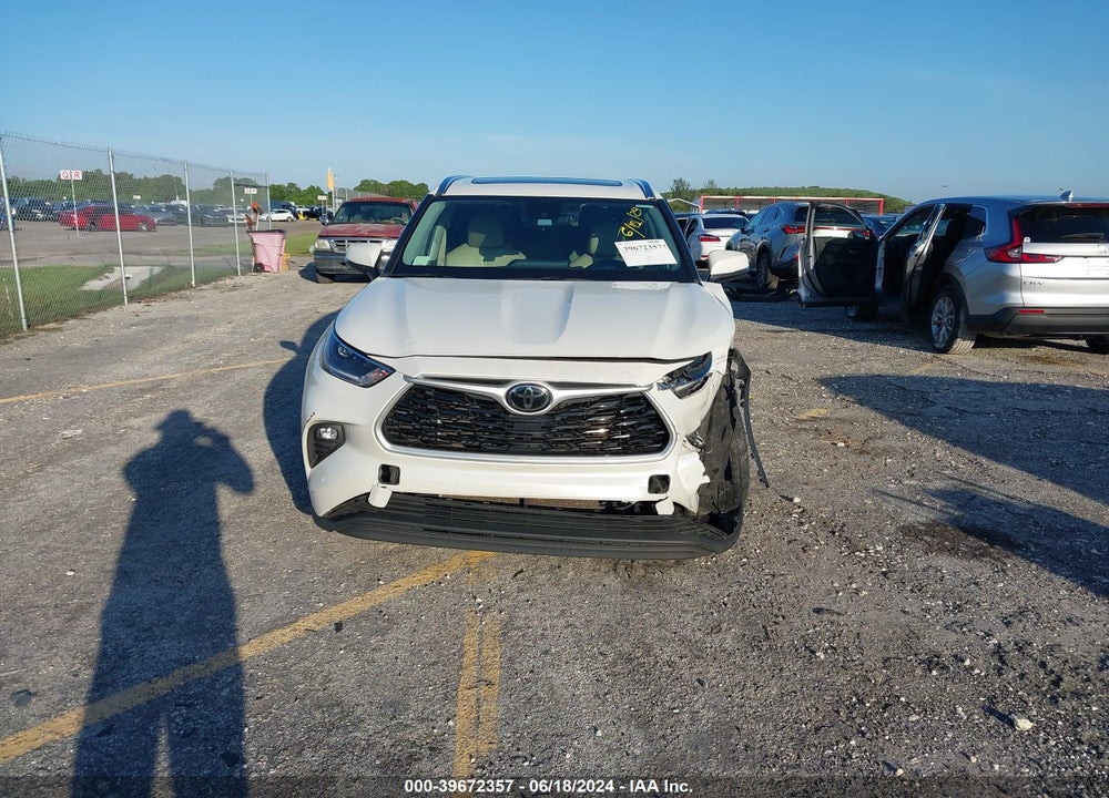2021 TOYOTA HIGHLANDER XLE VIN: 5TDGZRBH7MS124281