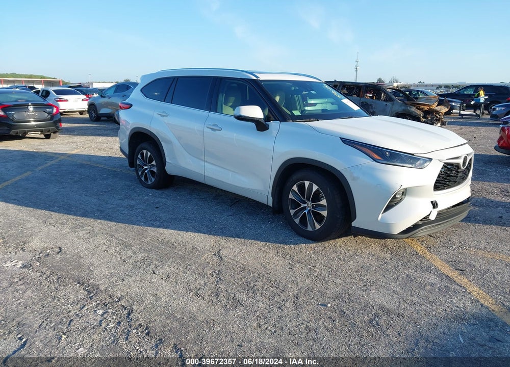 2021 TOYOTA HIGHLANDER XLE VIN: 5TDGZRBH7MS124281