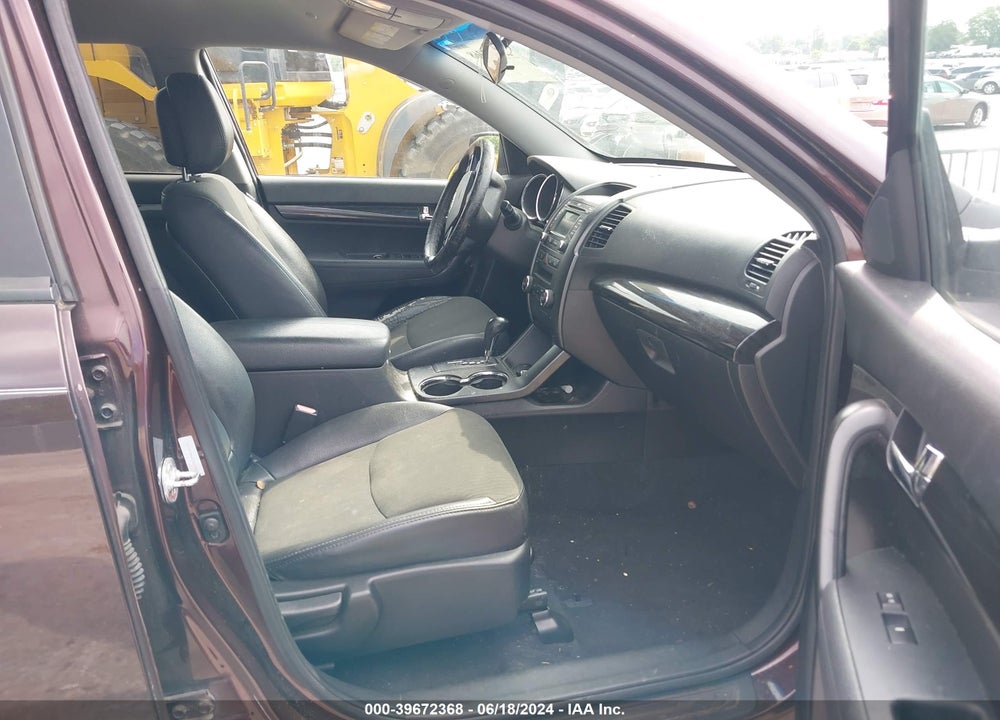 2012 KIA SORENTO VIN: 5XYKU3A65CG276495