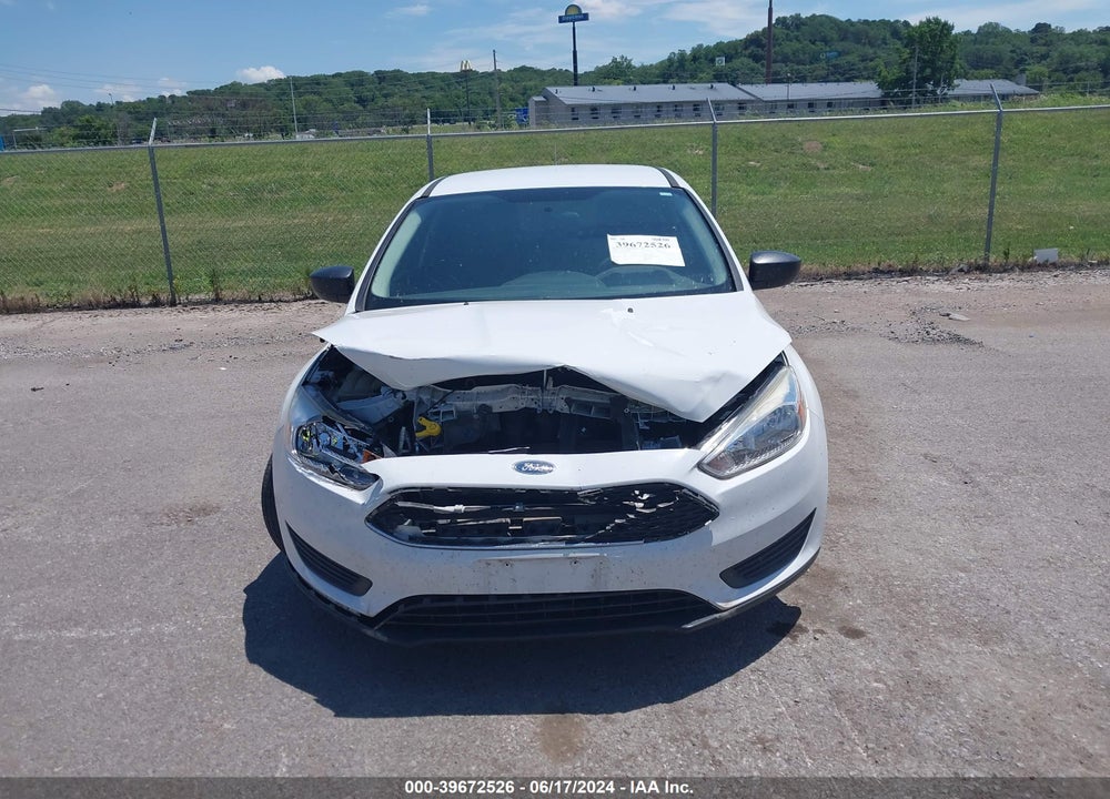 2018 FORD FOCUS S VIN: 1FADP3E2XJL236735