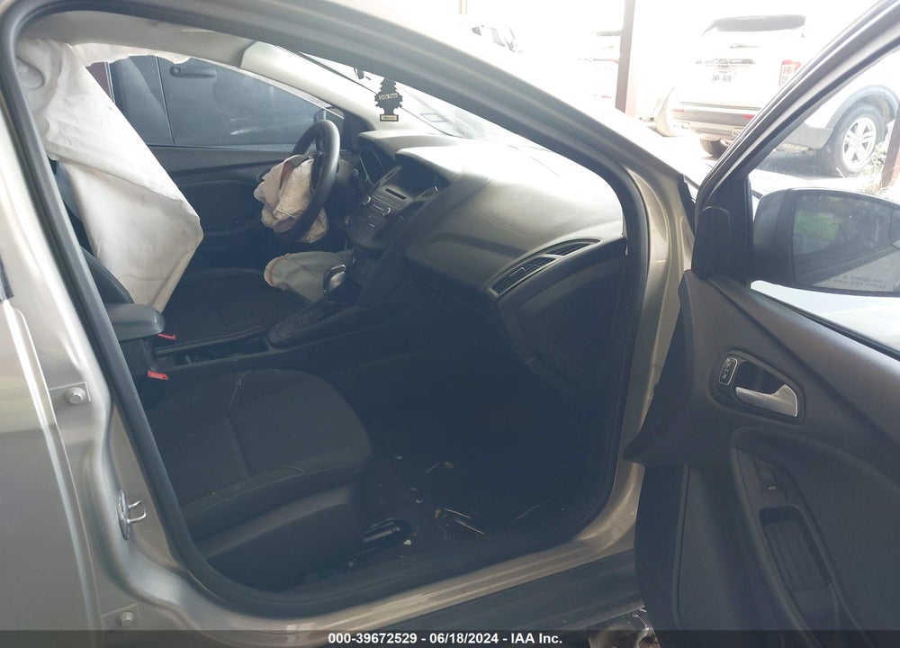 2016 FORD FOCUS SE VIN: 1FADP3F22GL204837