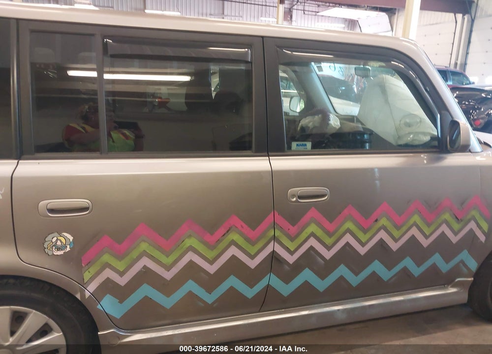 2005 SCION XB VIN: JTLKT334150206424
