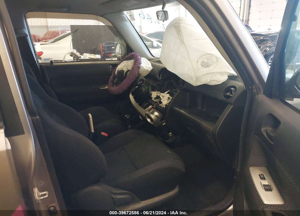 2005 SCION XB VIN: JTLKT334150206424