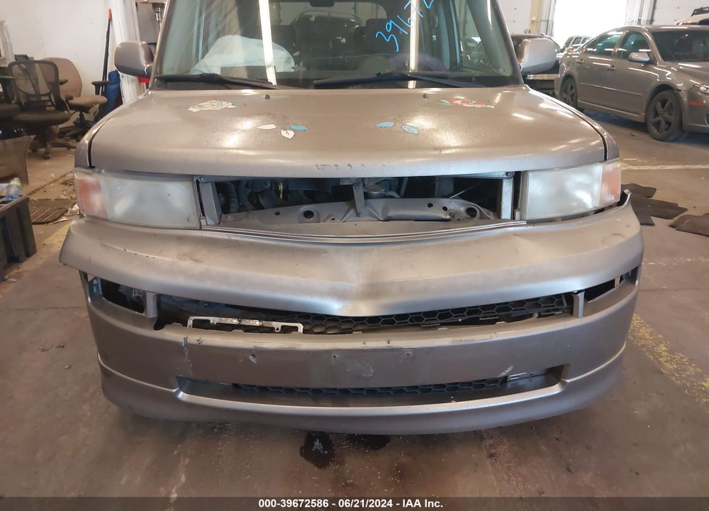 2005 SCION XB VIN: JTLKT334150206424