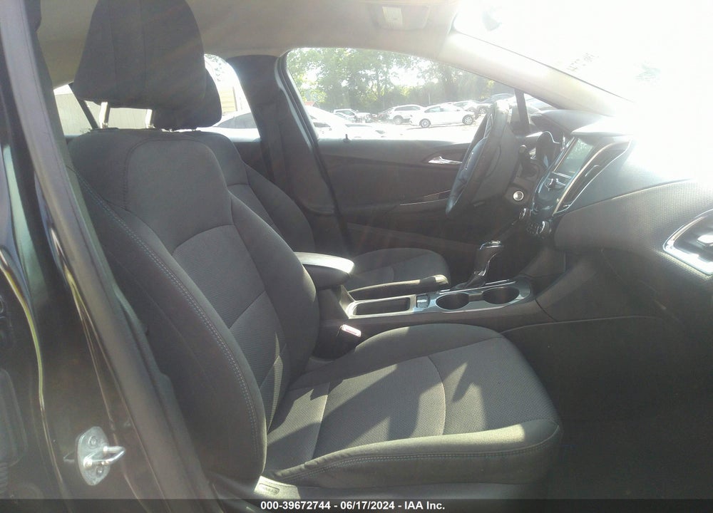 2018 CHEVROLET CRUZE LT AUTO VIN: 1G1BE5SM2J7185841
