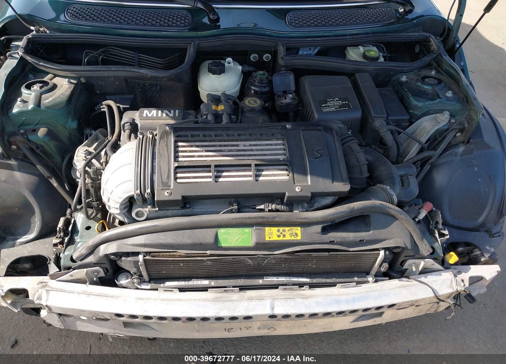 2007 MINI COOPER S VIN: WMWRH33507TL94209