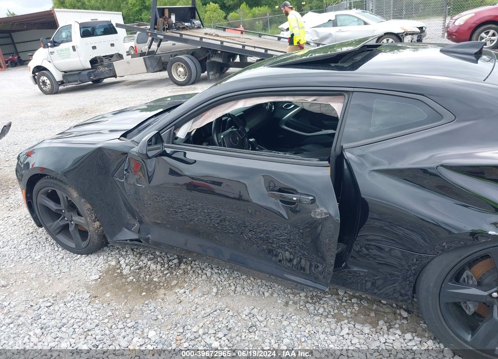 2017 CHEVROLET CAMARO 2SS VIN: 1G1FH1R70H0134665
