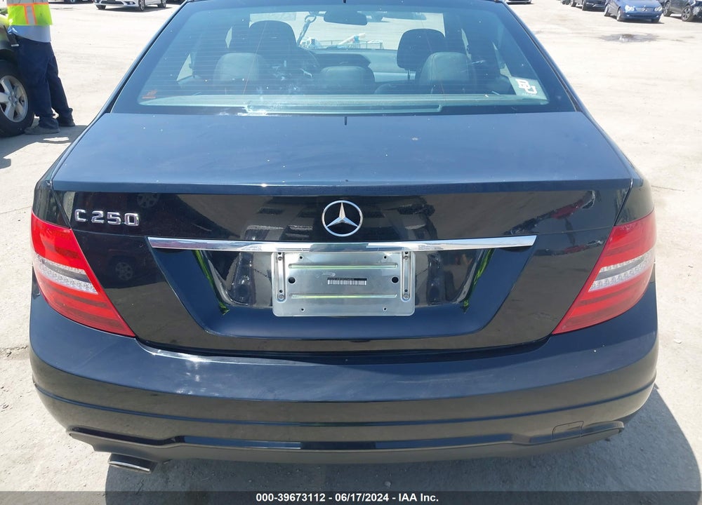 2014 MERCEDES-BENZ C 250 LUXURY/SPORT VIN: WDDGF4HB9EG254594