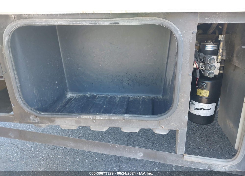 2005 FREIGHTLINER CHASSIS X LINE MOTOR HOME VIN: 4UZAAHDCX5CU55606