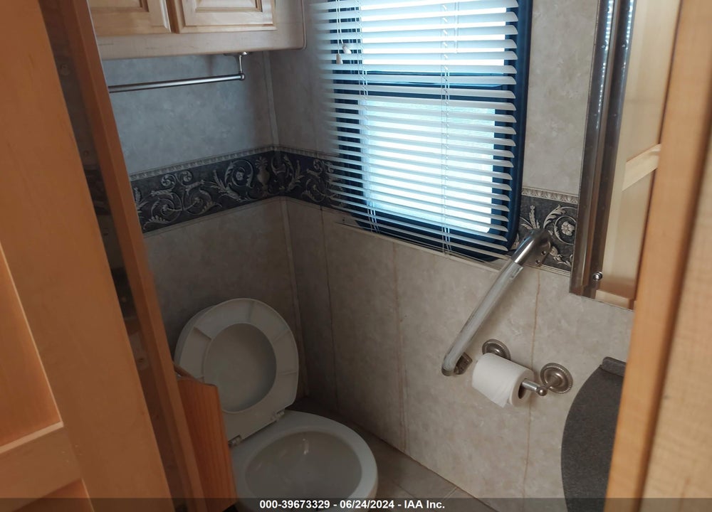 2005 FREIGHTLINER CHASSIS X LINE MOTOR HOME VIN: 4UZAAHDCX5CU55606