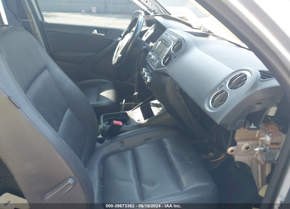 2014 VOLKSWAGEN TIGUAN SEL VIN: WVGBV3AX5EW547630