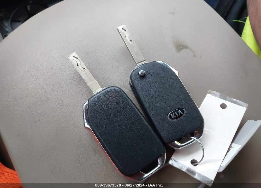 2020 KIA SOUL LX VIN: KNDJ23AU2L7035622