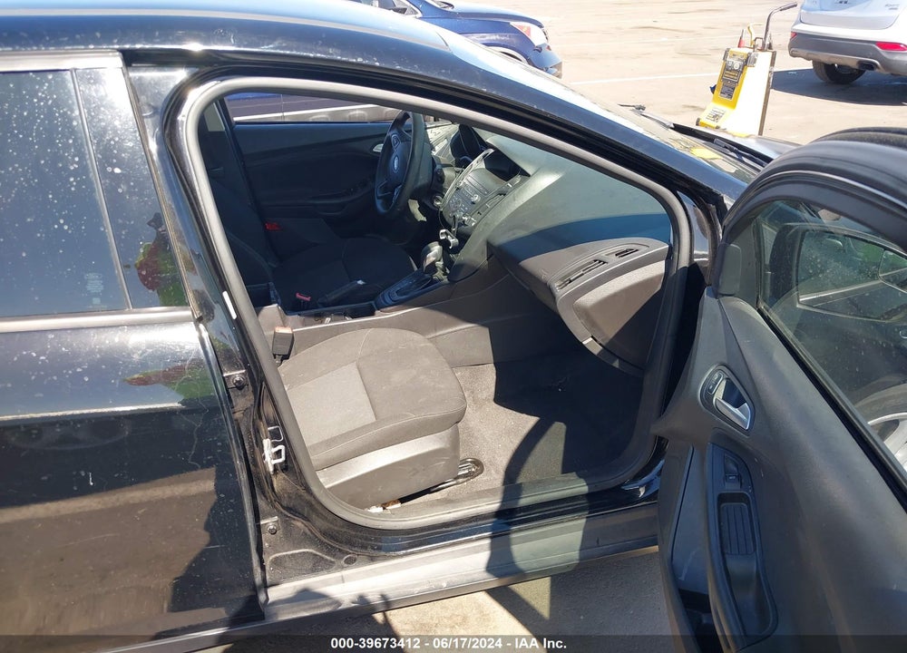 2018 FORD FOCUS SE VIN: 1FADP3K24JL230773