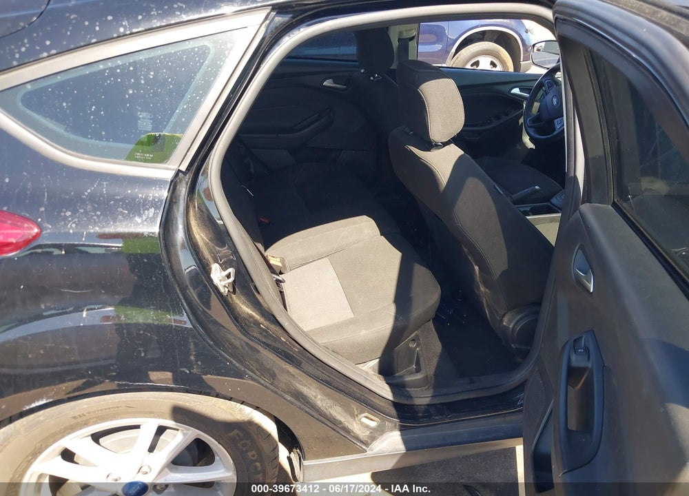 2018 FORD FOCUS SE VIN: 1FADP3K24JL230773