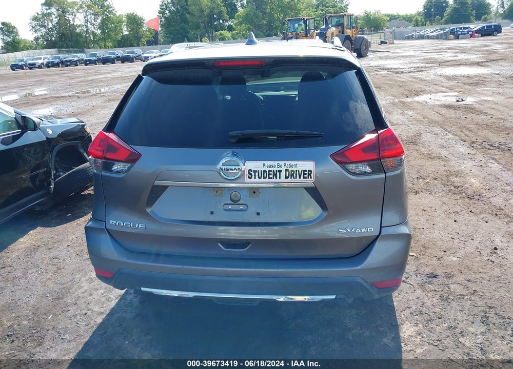 2018 NISSAN ROGUE SV VIN: KNMAT2MV4JP581931