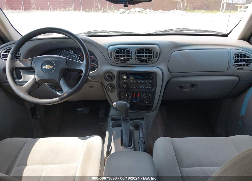 2005 CHEVROLET TRAILBLAZER LS VIN: 1GNDT13S252155146