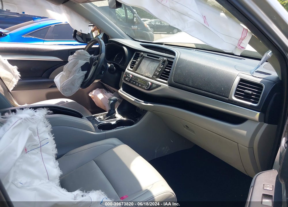 2019 TOYOTA HIGHLANDER XLE VIN: 5TDJZRFH0KS571760