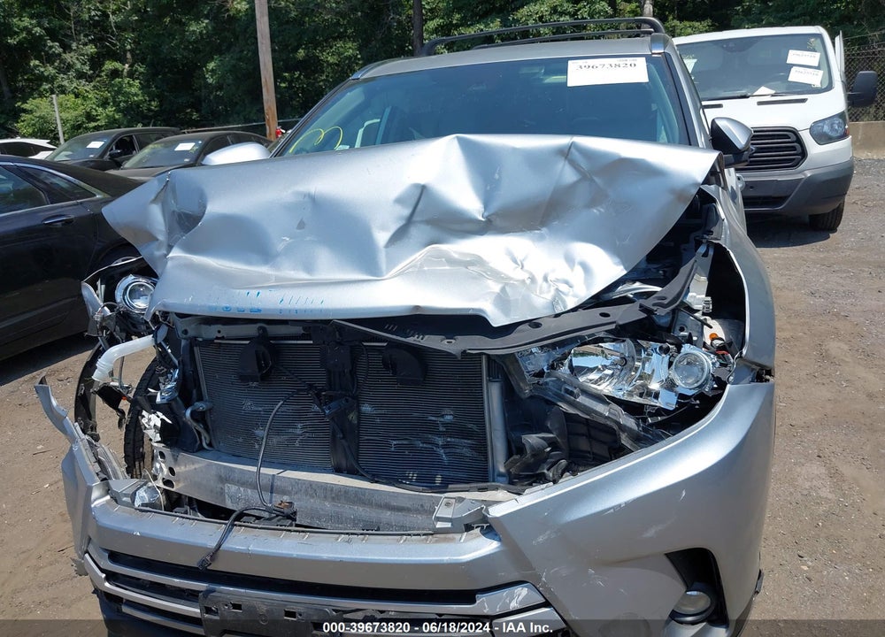 2019 TOYOTA HIGHLANDER XLE VIN: 5TDJZRFH0KS571760