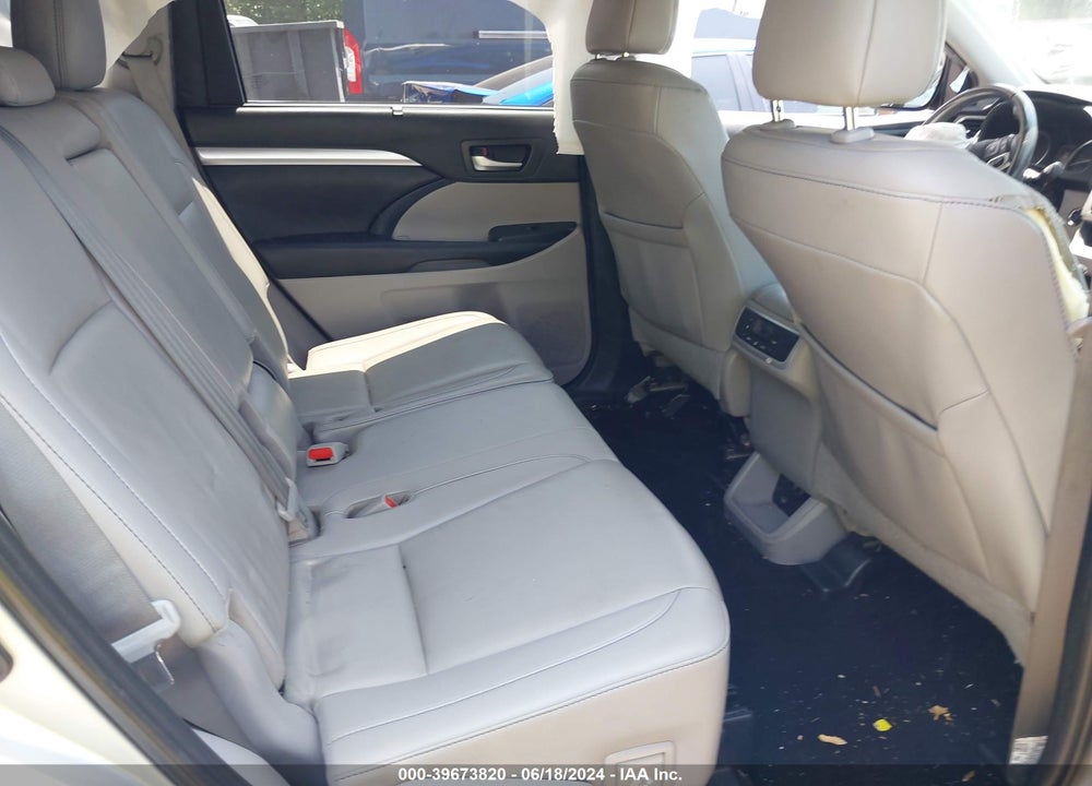 2019 TOYOTA HIGHLANDER XLE VIN: 5TDJZRFH0KS571760