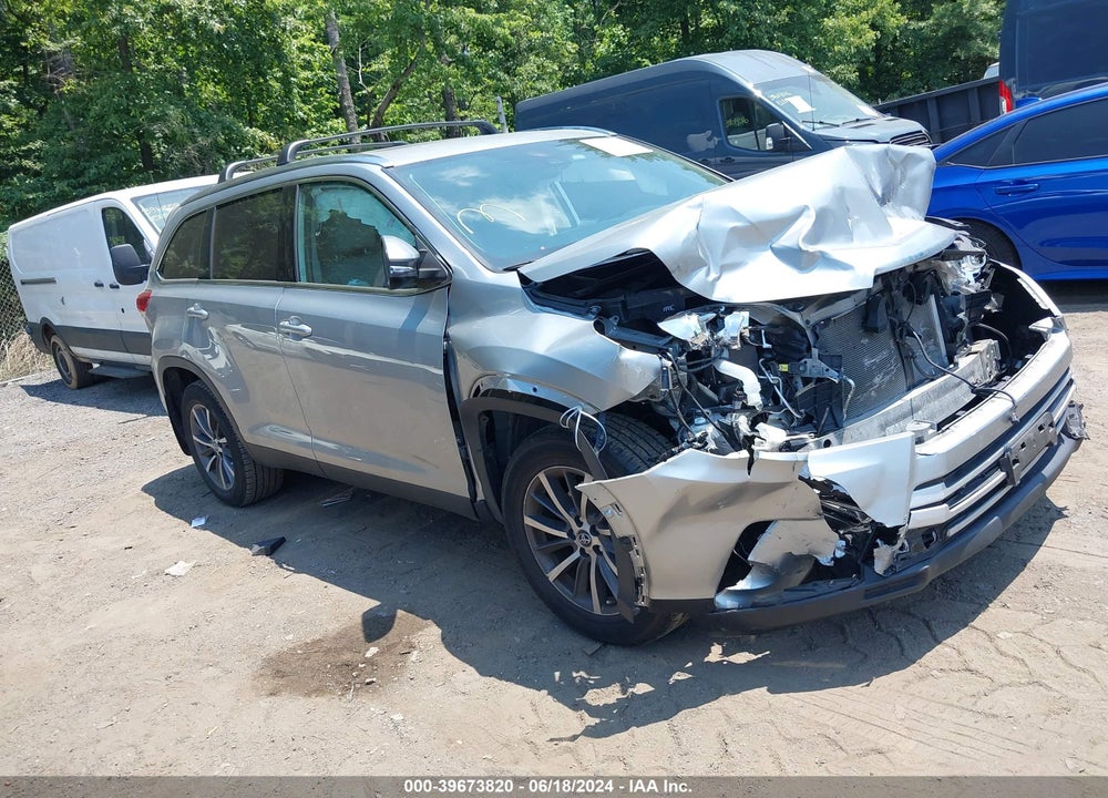 2019 TOYOTA HIGHLANDER XLE VIN: 5TDJZRFH0KS571760