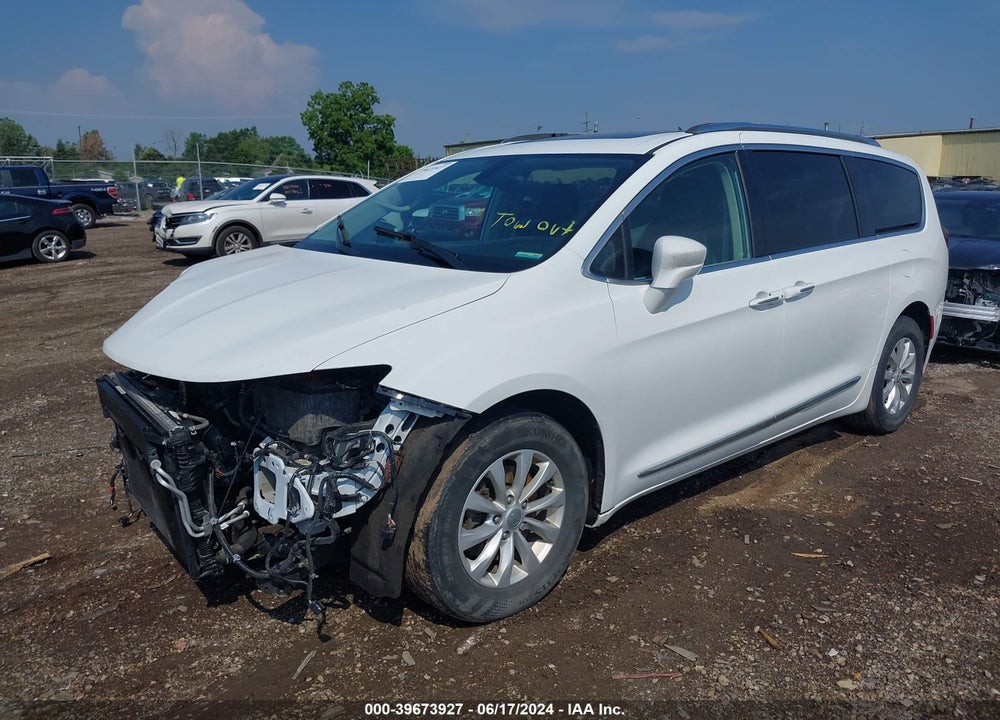 2018 CHRYSLER PACIFICA TOURING L PLUS VIN: 2C4RC1EG1JR353753