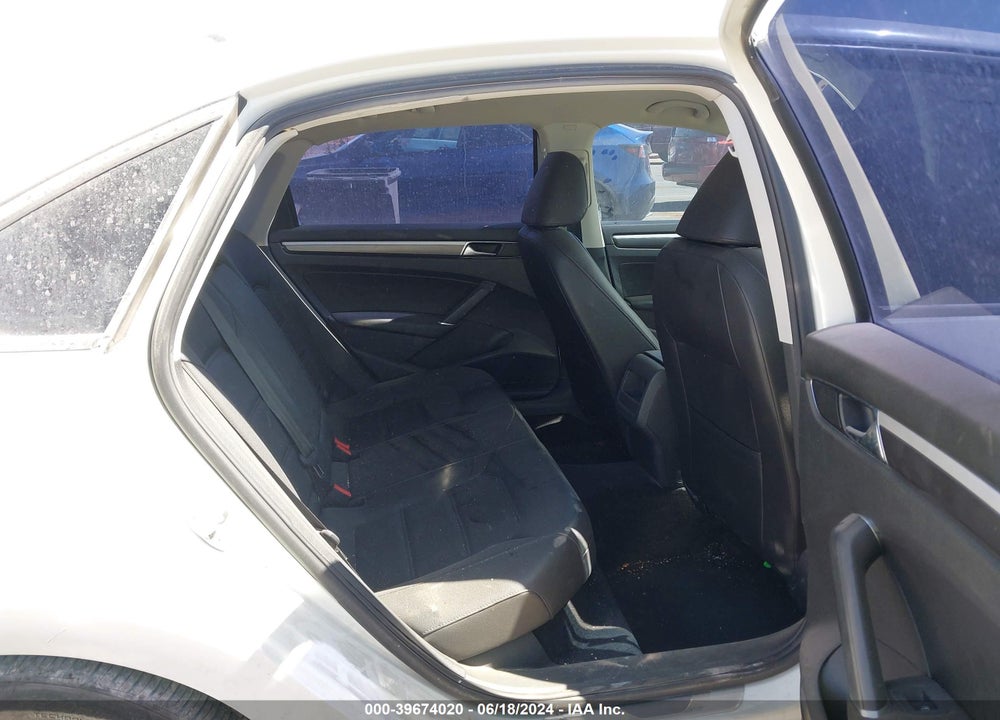 2018 VOLKSWAGEN PASSAT 2.0T R-LINE/2.0T S VIN: 1VWAA7A31JC025683