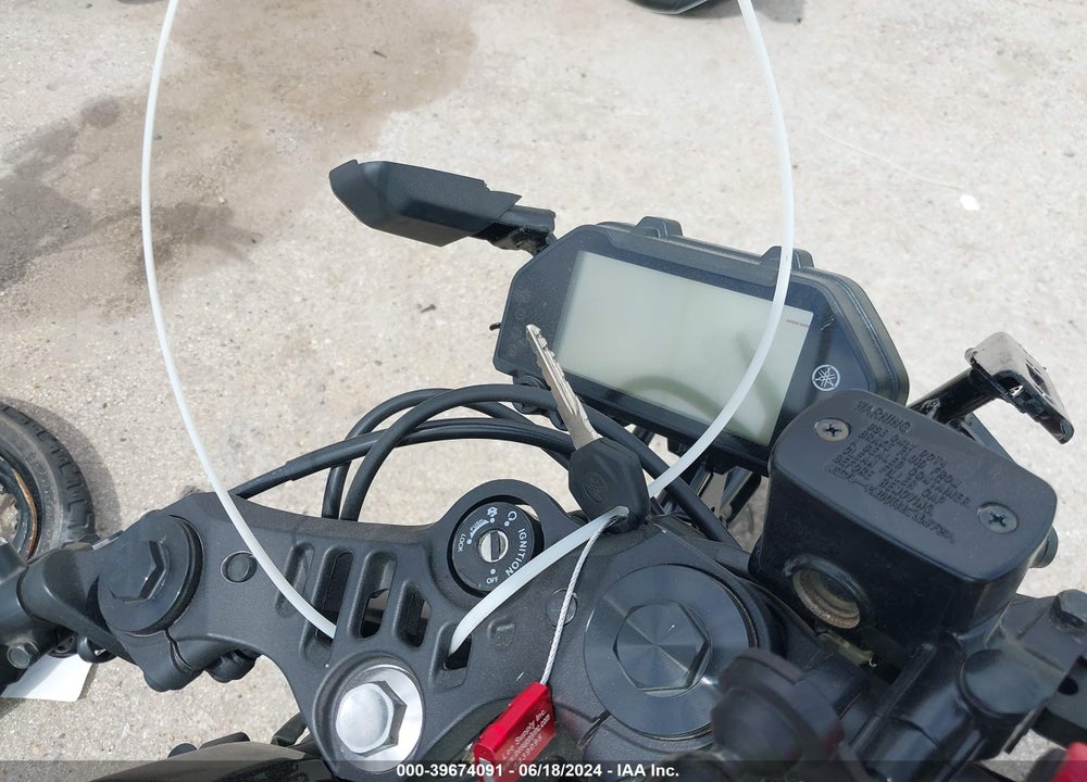 2023 YAMAHA YZFR3 A VIN: MH3RH18Y3PK013602