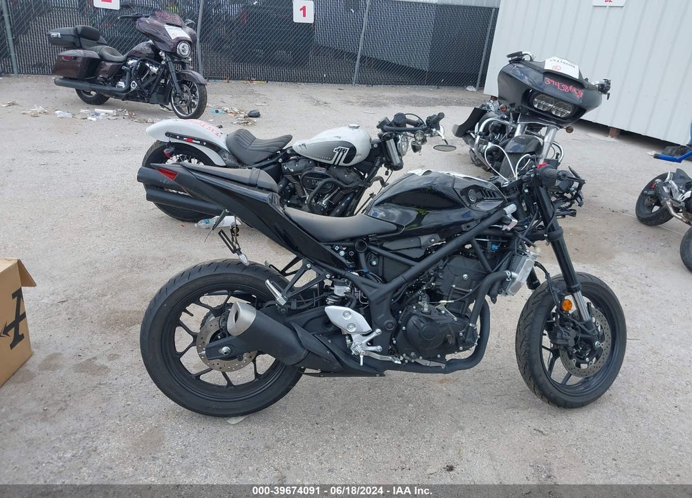 2023 YAMAHA YZFR3 A VIN: MH3RH18Y3PK013602