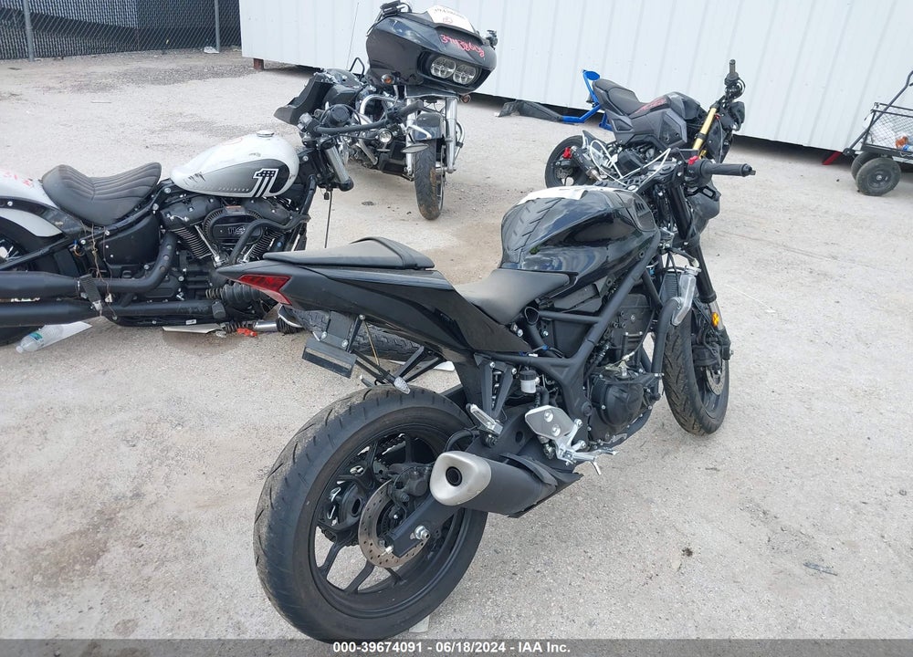 2023 YAMAHA YZFR3 A VIN: MH3RH18Y3PK013602