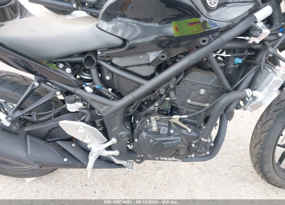 2023 YAMAHA YZFR3 A VIN: MH3RH18Y3PK013602