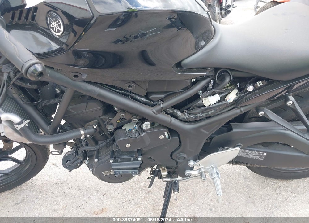 2023 YAMAHA YZFR3 A VIN: MH3RH18Y3PK013602