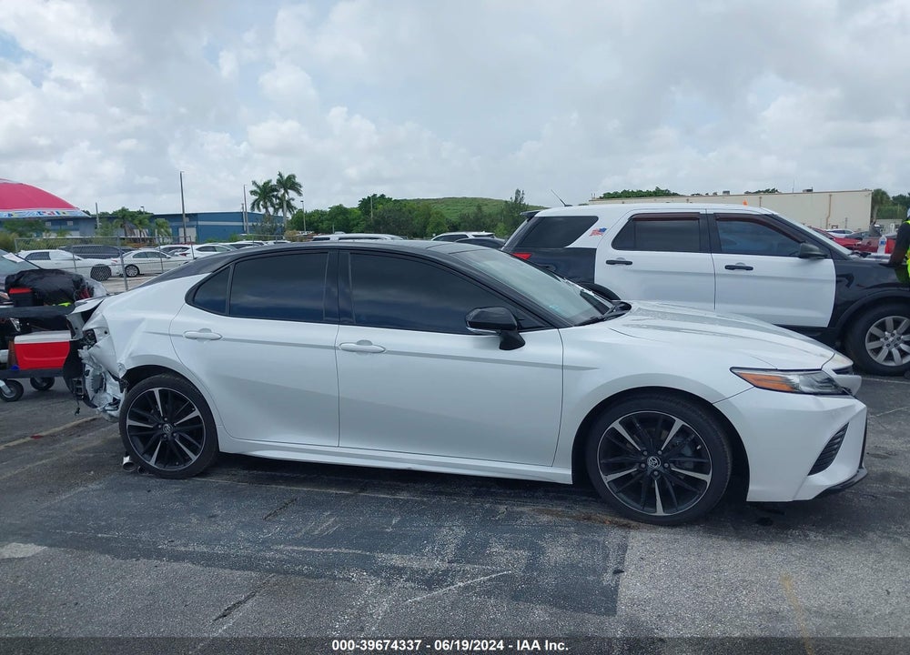2018 TOYOTA CAMRY XSE VIN: 4T1B61HKXJU155437