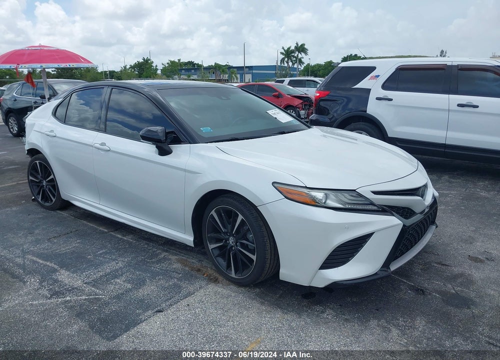 2018 TOYOTA CAMRY XSE VIN: 4T1B61HKXJU155437