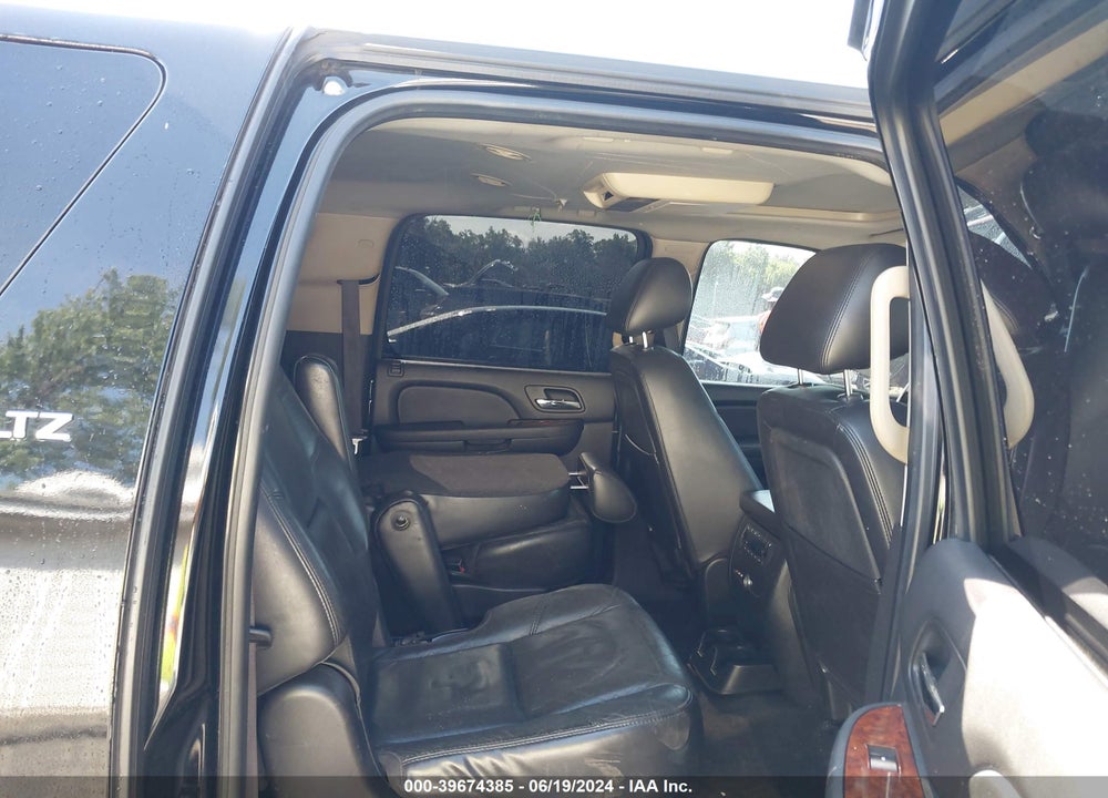 2008 CHEVROLET SUBURBAN 1500 LTZ VIN: 1GNFK16398R218853