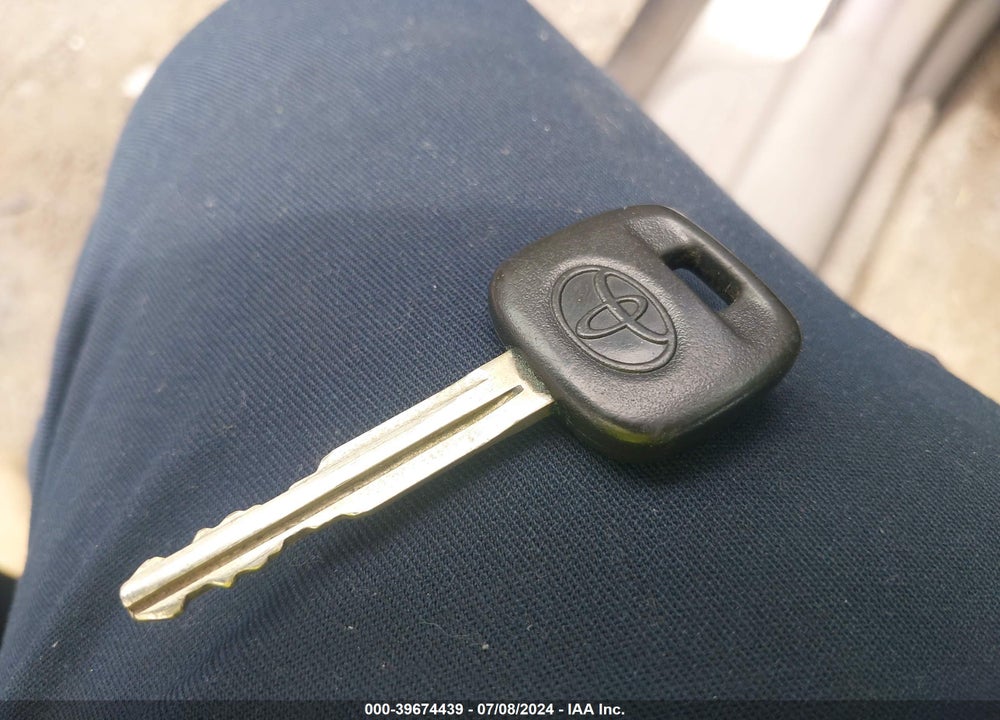2004 TOYOTA CAMRY VIN: 4T1BE32K64U867066