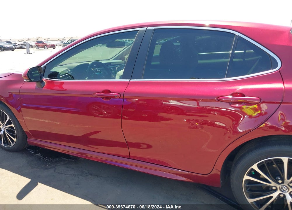 2018 TOYOTA CAMRY SE VIN: 4T1B11HKXJU511013