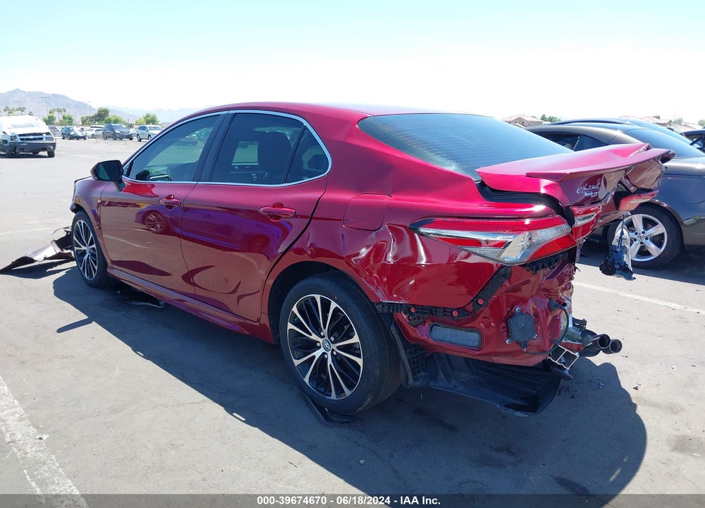 2018 TOYOTA CAMRY SE VIN: 4T1B11HKXJU511013