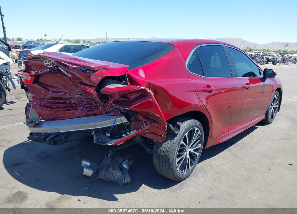 2018 TOYOTA CAMRY SE VIN: 4T1B11HKXJU511013