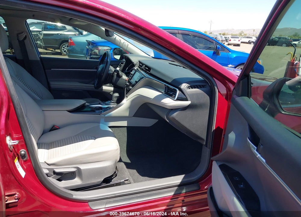 2018 TOYOTA CAMRY SE VIN: 4T1B11HKXJU511013