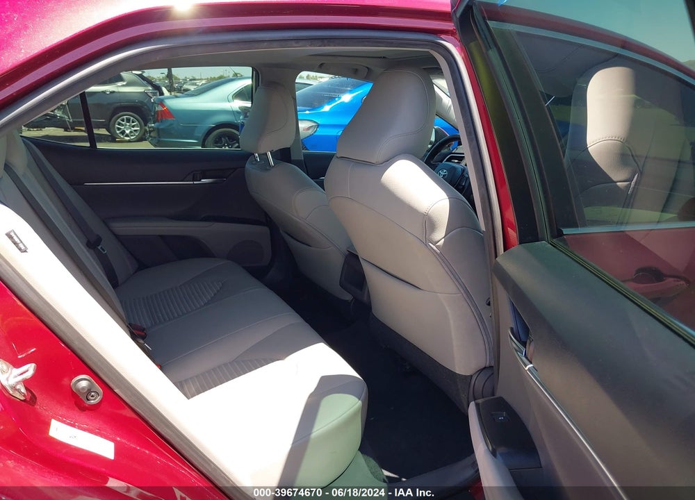 2018 TOYOTA CAMRY SE VIN: 4T1B11HKXJU511013