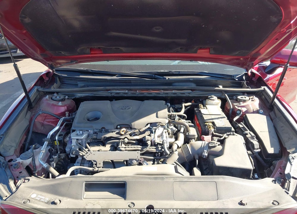 2018 TOYOTA CAMRY SE VIN: 4T1B11HKXJU511013