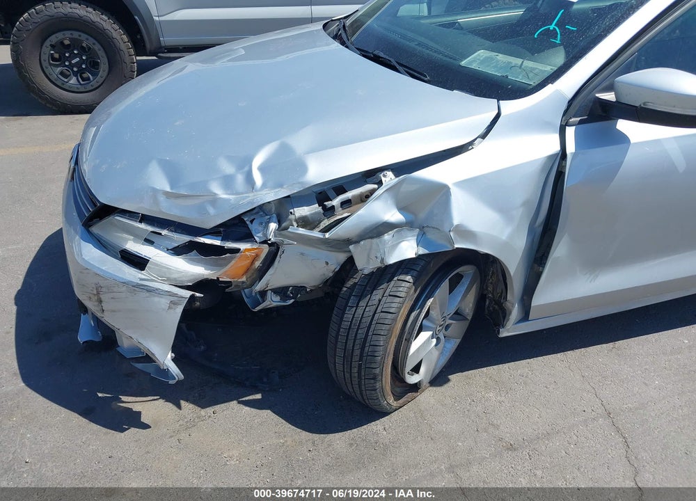 2011 VOLKSWAGEN JETTA 2.0L TDI VIN: 3VWLL7AJ4BM125195
