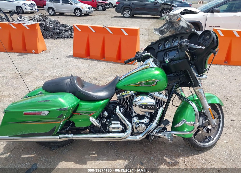 2015 HARLEY-DAVIDSON FLHX STREET GLIDE VIN: 1HD1KBM10FB682435