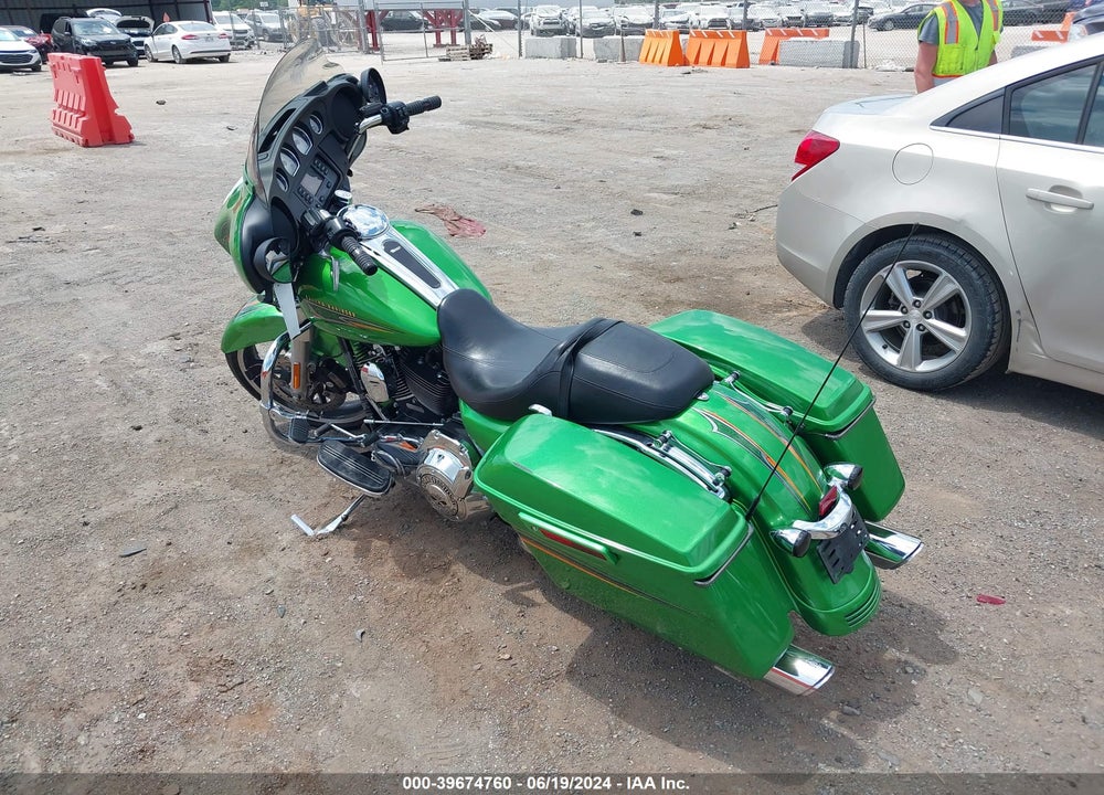 2015 HARLEY-DAVIDSON FLHX STREET GLIDE VIN: 1HD1KBM10FB682435