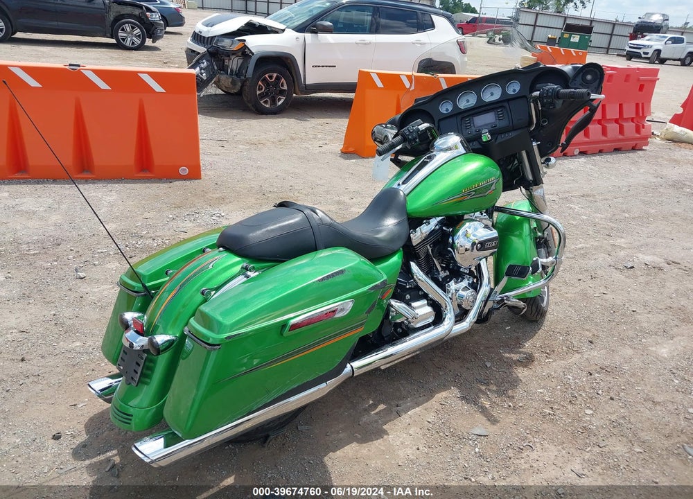 2015 HARLEY-DAVIDSON FLHX STREET GLIDE VIN: 1HD1KBM10FB682435